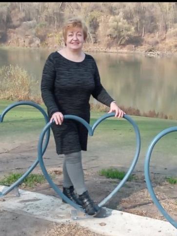 Irén, 57 éves kalocsai társkereső nő profil fotója