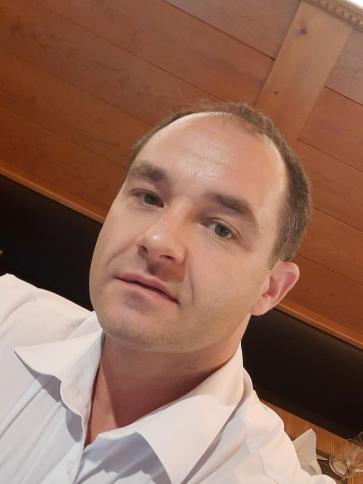 Laszlo, 47 éves lenti társkereső férfi profil fotója