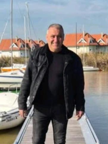 Öcsi, 59 éves romániai társkereső férfi profil fotója