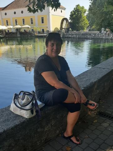 Anikó, 57 éves alibánfai társkereső nő profil fotója
