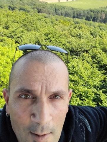 Zsolt, 46 éves csetényi társkereső férfi profil fotója