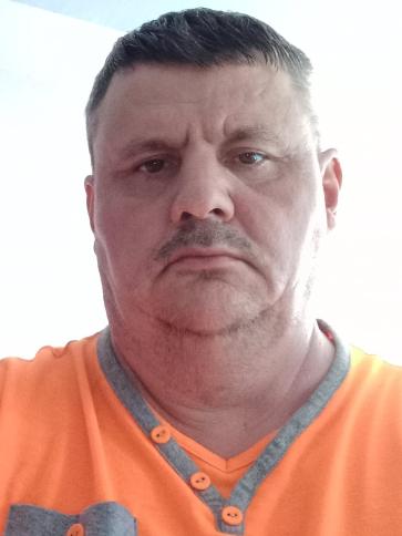 Miklós, 56 éves albániai társkereső férfi profil fotója