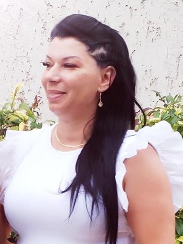 Angéla, 39 éves miskolci társkereső nő profil fotója Angéla, 39 éves miskolci társkereső nő profil fotója