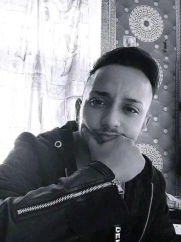 Erik, 22 éves felsővadászi társkereső férfi profil fotója