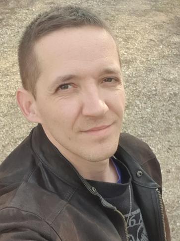 Ádám, 35 éves etyeki társkereső férfi profil fotója