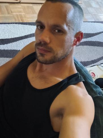 Balázs, 39 éves kiskunfélegyházi társkereső férfi profil fotója Balázs, 39 éves kiskunfélegyházi társkereső férfi profil fotója
