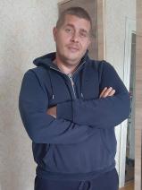 Sziasztok! Balázs vagyok. Komoly vezsenyi párkereső nők jelentkezését várom.