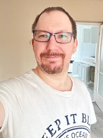 Csaba, 39 éves dunaföldvári társkereső férfi profil fotója