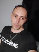 Sziasztok! Attila vagyok. Fiatal hódmezővásárhelyi párkereső lányokkal chatelnék.
