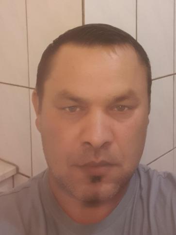 Levente, 45 éves barcsi társkereső férfi profil fotója
