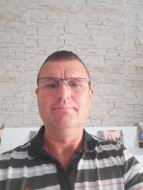 Sziasztok! Sándor vagyok. Komoly taszári párkereső nők jelentkezését várom.