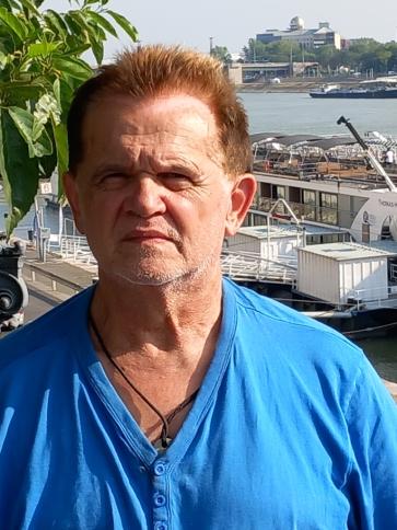 László, 69 éves péceli társkereső férfi profil fotója
