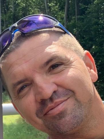 Szilárd, 43 éves nagycsécsi társkereső férfi profil fotója