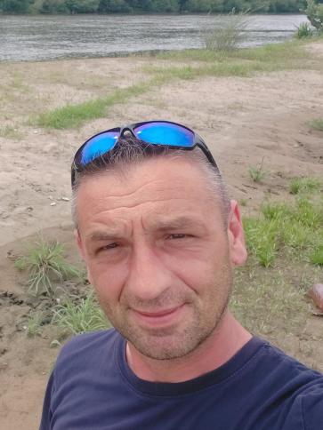 Zsolt, 45 éves nyíregyházi társkereső férfi profil fotója Zsolt, 45 éves nyíregyházi társkereső férfi profil fotója