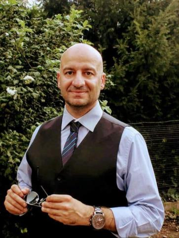 Laszlo, 53 éves nagy-britanniai társkereső férfi profil fotója