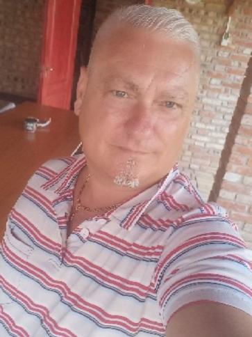 Jani, 51 éves berettyóújfalui társkereső férfi profil fotója Jani, 51 éves berettyóújfalui társkereső férfi profil fotója