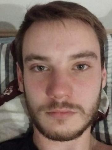 Zsolt, 24 éves zámolyi társkereső férfi profil fotója