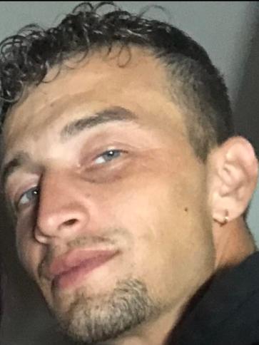 Ádám, 32 éves álmosdi társkereső férfi profil fotója