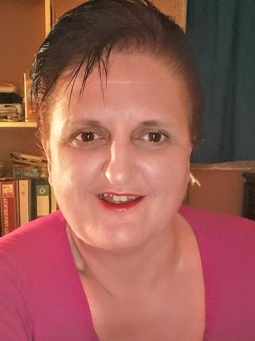 Adrienn, 51 éves pécsi társkereső nő profil fotója