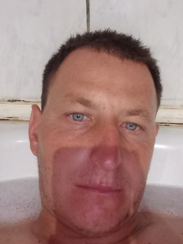 Csaba, 34 éves akasztói társkereső férfi profil fotója