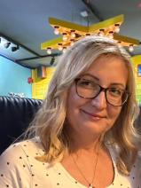 Sziasztok! Szilvia vagyok. Komoly felsőpakonyi társkereső férfiak jelentkezését várom.
