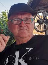 Sziasztok! Gyula vagyok. Komoly igrici párkereső nők jelentkezését várom.