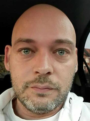 Andras, 47 éves Nagy Britannia kerületi társkereső férfi profil fotója Andras, 47 éves Nagy Britannia kerületi társkereső férfi profil fotója