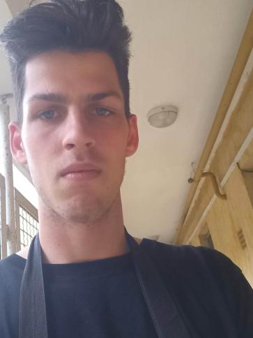 Viktor, 21 éves Budapest II. kerületi társkereső férfi profil fotója