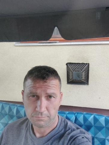 István, 46 éves soltszentimrei társkereső férfi profil fotója