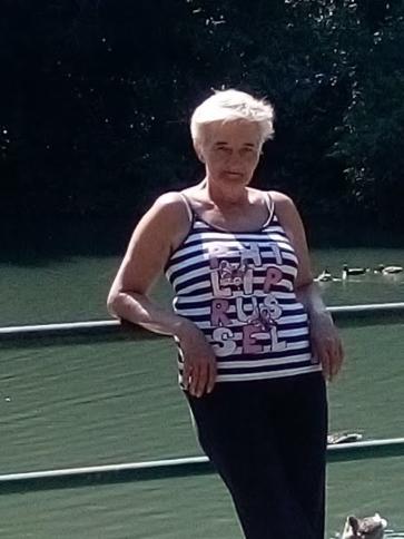 Gyöngyi, 65 éves derecskei társkereső nő profil fotója