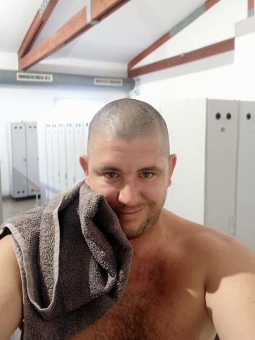 Robi, 34 éves üllői társkereső férfi profil fotója