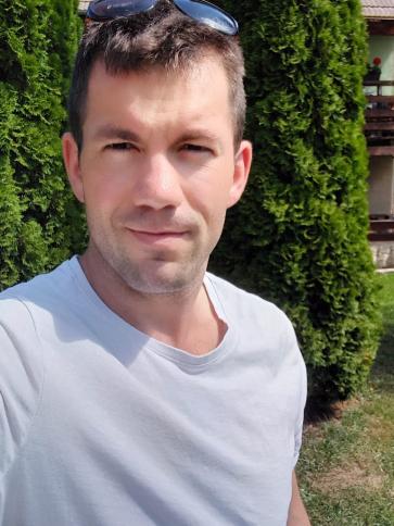 Tibor, 28 éves romániai társkereső férfi profil fotója