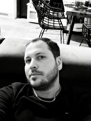 Ádám, 38 éves soproni társkereső férfi profil fotója