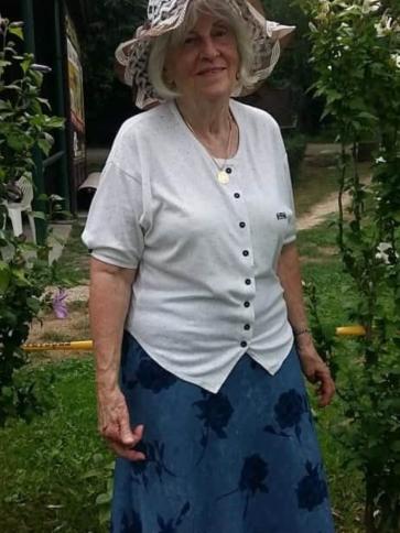 Márta, 85 éves érdi társkereső nő profil fotója Márta, 85 éves érdi társkereső nő profil fotója