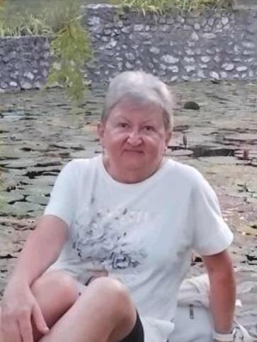 Zsuzsa, 68 éves tatai társkereső nő profil fotója Zsuzsa, 68 éves tatai társkereső nő profil fotója