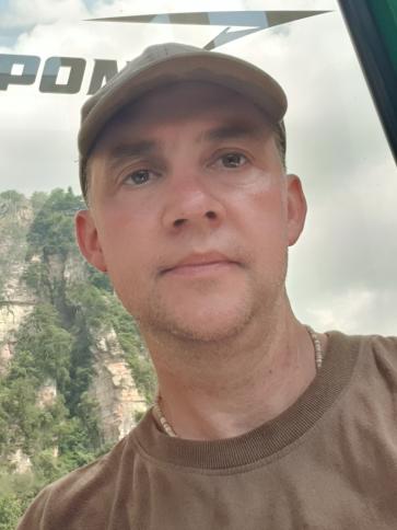 Zoltan, 50 éves balatonfüredi társkereső férfi profil fotója Zoltan, 50 éves balatonfüredi társkereső férfi profil fotója