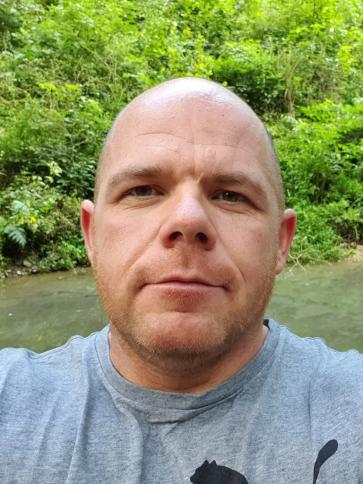 Andras, 46 éves almáskamarási társkereső férfi profil fotója
