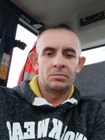 Zsolt, 39 éves kétújfalui társkereső férfi profil fotója