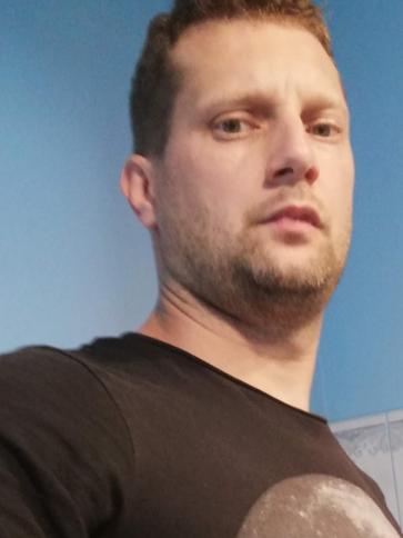 László, 41 éves nádudvari társkereső férfi profil fotója