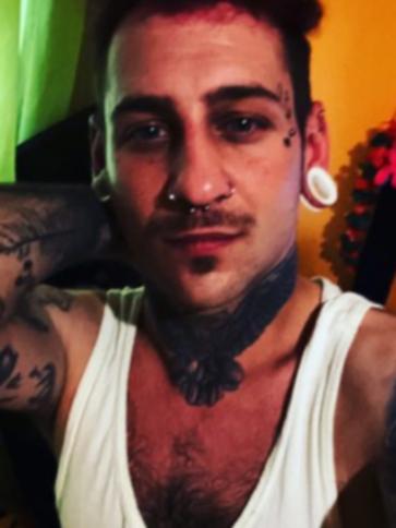 Krisztián, 32 éves Budapest XVIII. kerületi társkereső férfi profil fotója Krisztián, 32 éves Budapest XVIII. kerületi társkereső férfi profil fotója