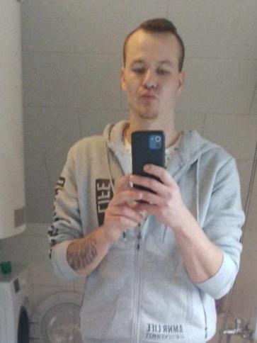 Szabolcs, 29 éves berettyóújfalui társkereső férfi profil fotója Szabolcs, 29 éves berettyóújfalui társkereső férfi profil fotója