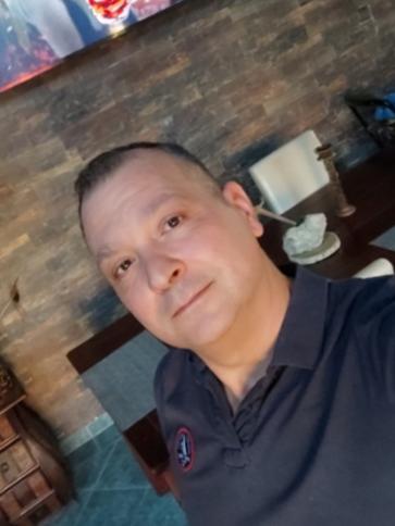 Toni, 46 éves debreceni társkereső férfi profil fotója Toni, 46 éves debreceni társkereső férfi profil fotója