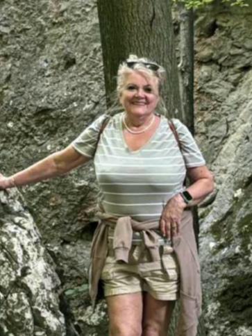 Anna, 62 éves miskolci társkereső nő profil fotója