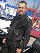 Sziasztok! Attila vagyok. Ingyenesen megismerhető mosonmagyaróvári nőkkel randiznék.