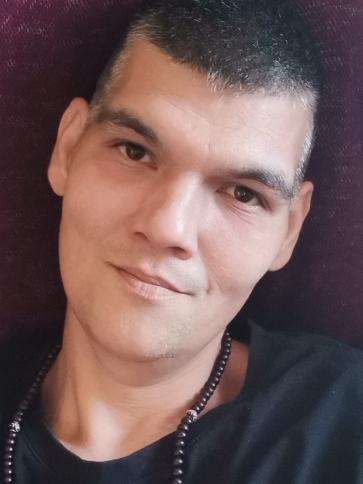 László, 39 éves szabadbattyáni társkereső férfi profil fotója