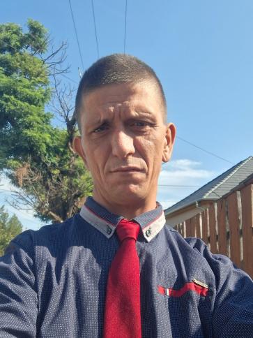 Gyula, 40 éves vecsési társkereső férfi profil fotója