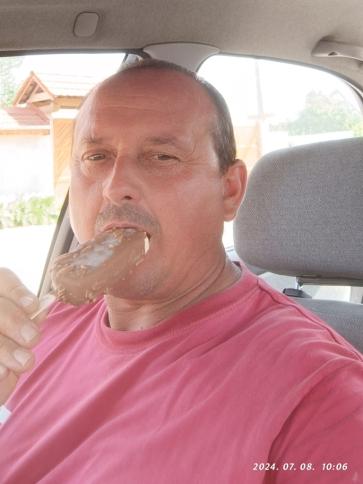 Peti, 49 éves császártöltési társkereső férfi profil fotója