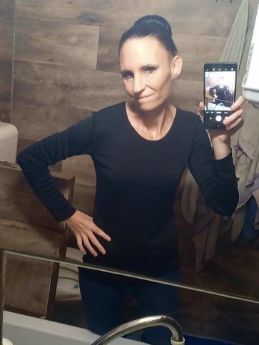 Eszti, 40 éves monori társkereső nő profil fotója