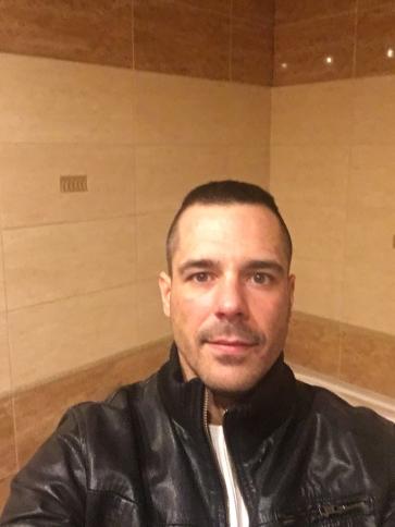 Zoli, 39 éves győri társkereső férfi profil fotója