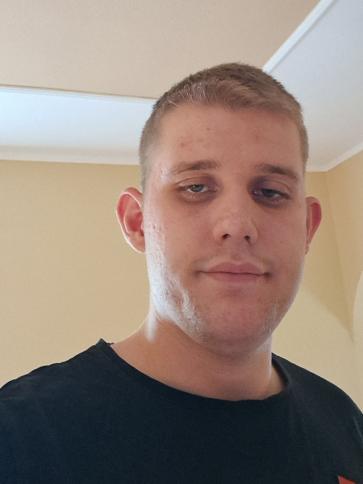 Szabolcs, 23 éves jászberényi társkereső férfi profil fotója